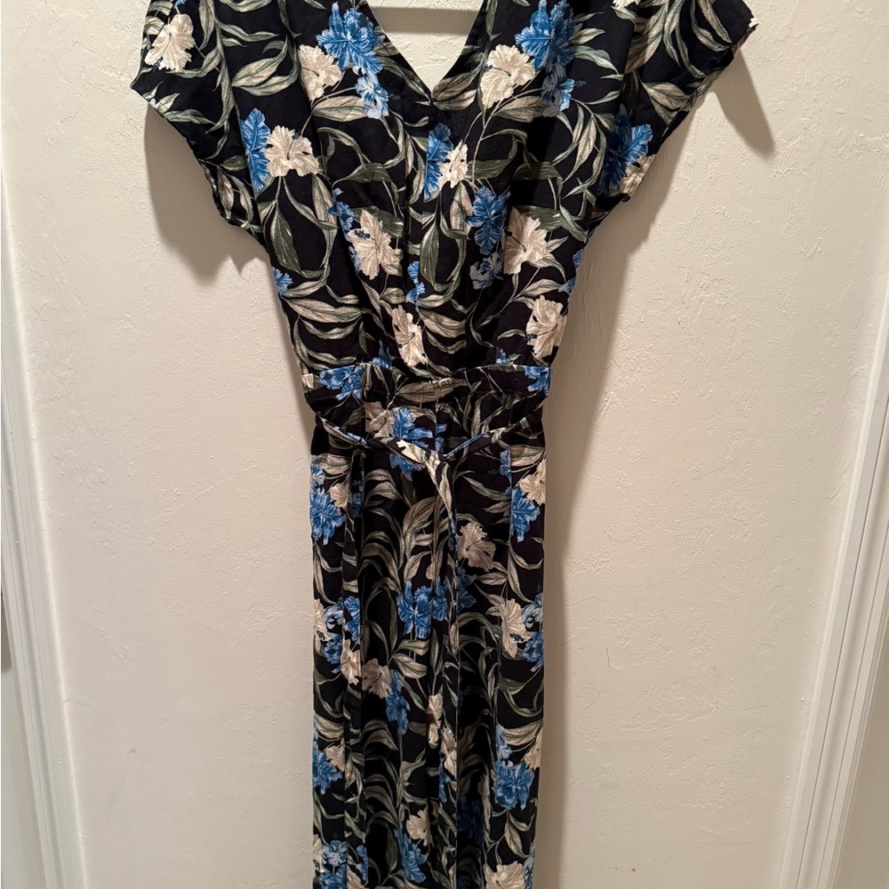 Women's Kensie's Jeans Floral Black and Blue Women's Jumper- size Small -NWT